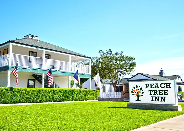 Peach Tree Inn & Suites