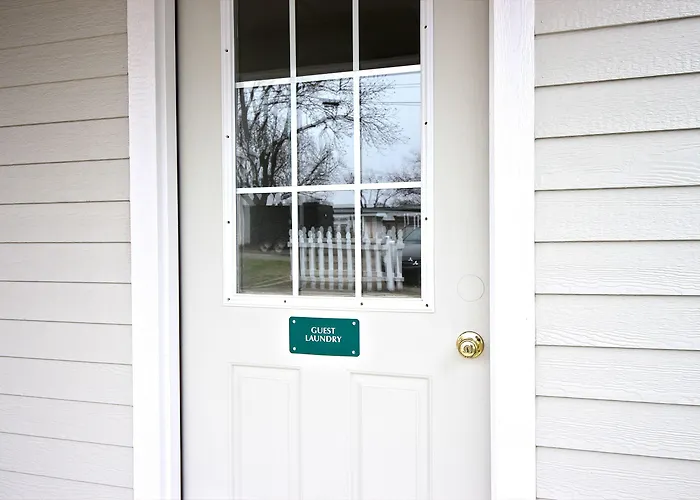 Peach Tree Inn & Suites